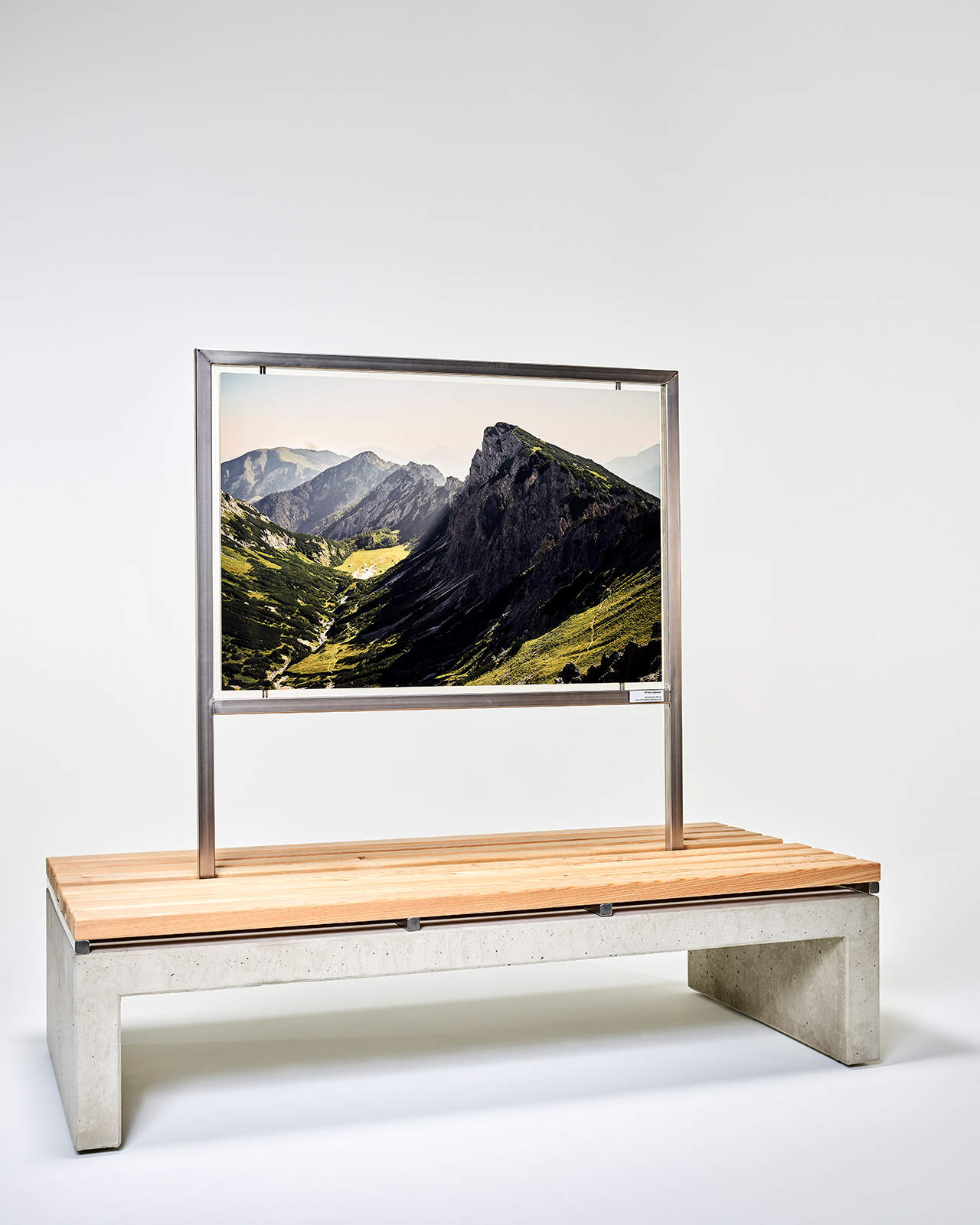 Das ARTBankerl, eine Designobjekt aus dem ARTStudio welches Sitzkomfort und Kunst im Freien vereint.