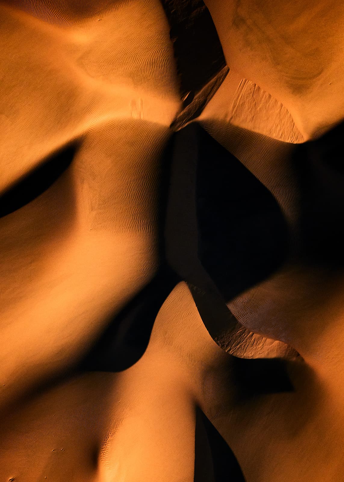 "Under the Surface" Luftbild der Wüste Namibias - Farbspiel in den schönsten Orangtönen